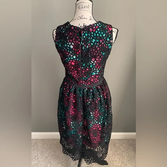 Sz 4 Anthropologie dress. Black crochet overlay- green & pink pattern underlay - Picture 2 of 7
